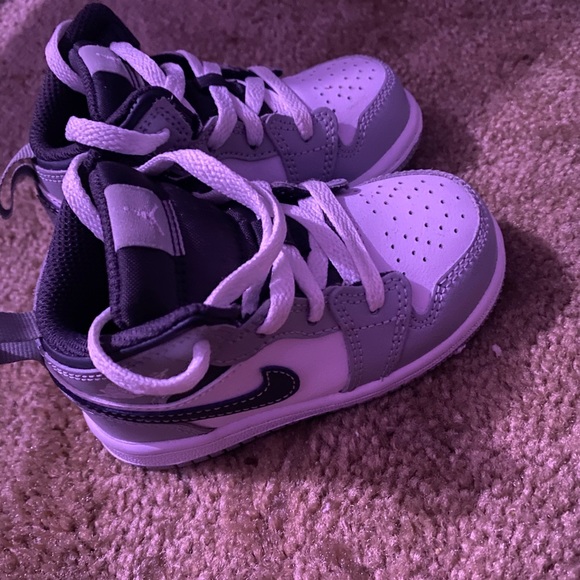 jordan i mid smoke grey